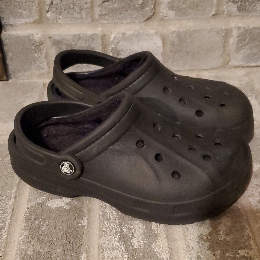 Crocs dual comfort faux fur lined size 6 womens or size 4 mens black